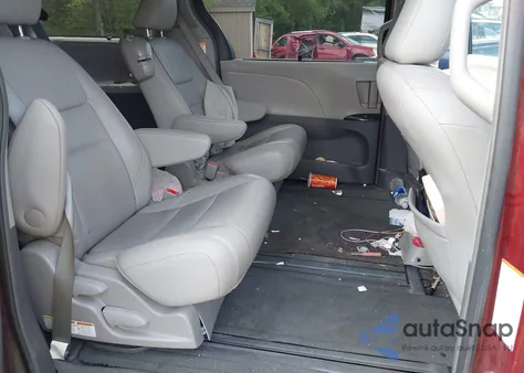 2015 Toyota Sienna Xle 8 Passenger from USA, damaged, VIN 5TDYK3DC2FS671808